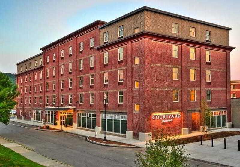 Hotel Courtyard Keene Downtown Exterior foto