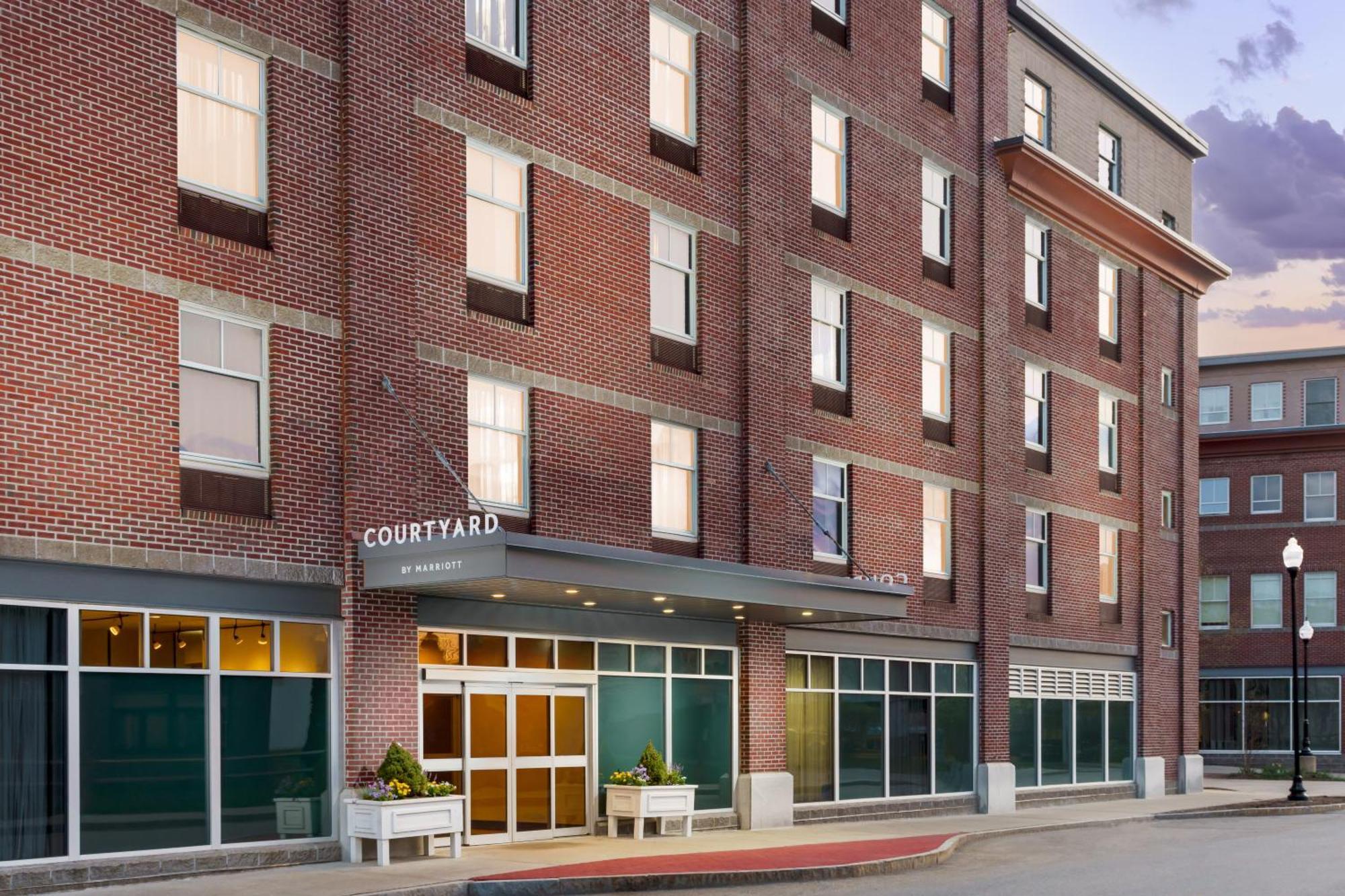 Hotel Courtyard Keene Downtown Exterior foto