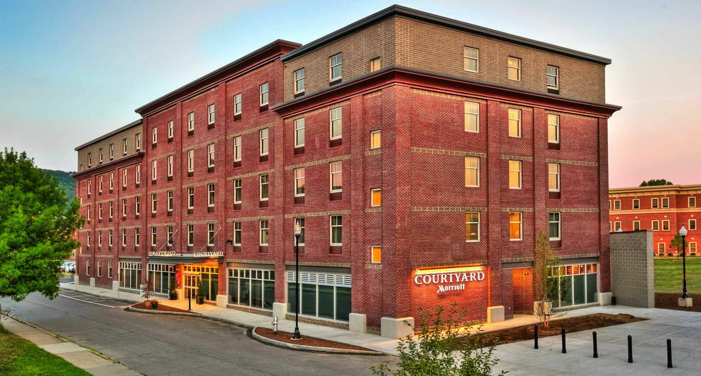 Hotel Courtyard Keene Downtown Exterior foto